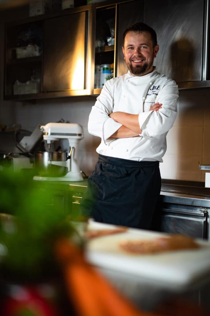 chef Marko Pavcnik in the kitchen Rok Dezelak RD2.si