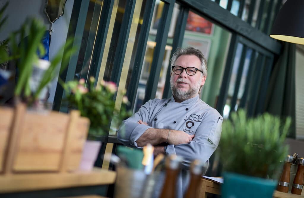Alexander Posch: Vier Hauben mit einem Marktstand 3 19.04 Vegan Kochwerkstatt ChristianGabalier Port Bauer4 Kopie 2048x1336 2